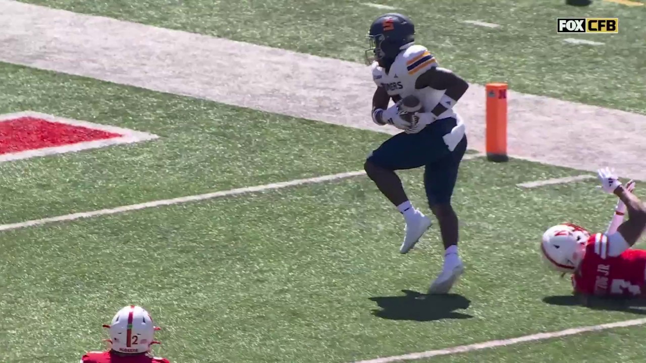 UTEP’s Skyler Locklear finds Kam Thomas for an AMAZING 38-yard TD against Nebraska