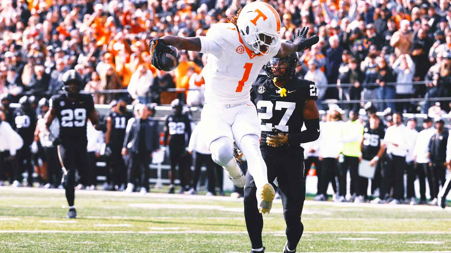 No. 8 Tennessee rallies from nightmare start to rout Vanderbilt 36-23