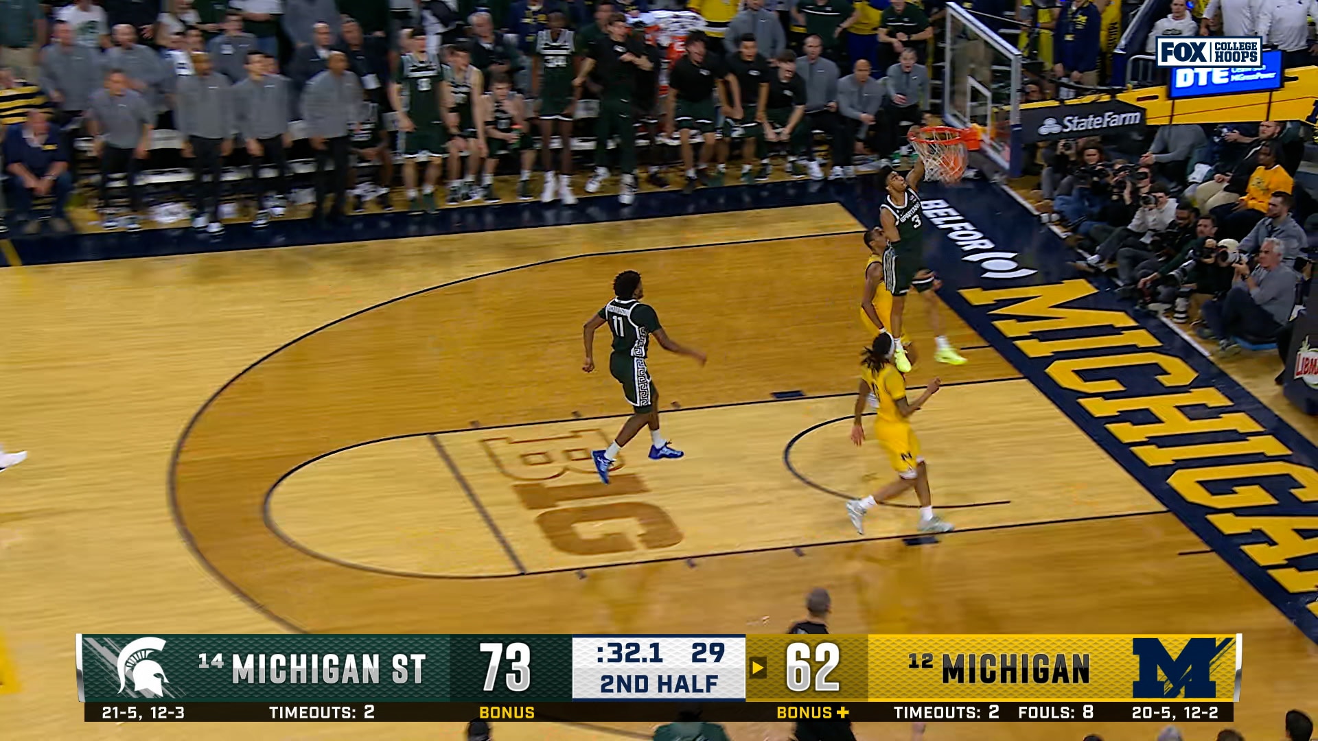 Michigan State’s Jaden Akins throws down dunk to seal win against Michigan